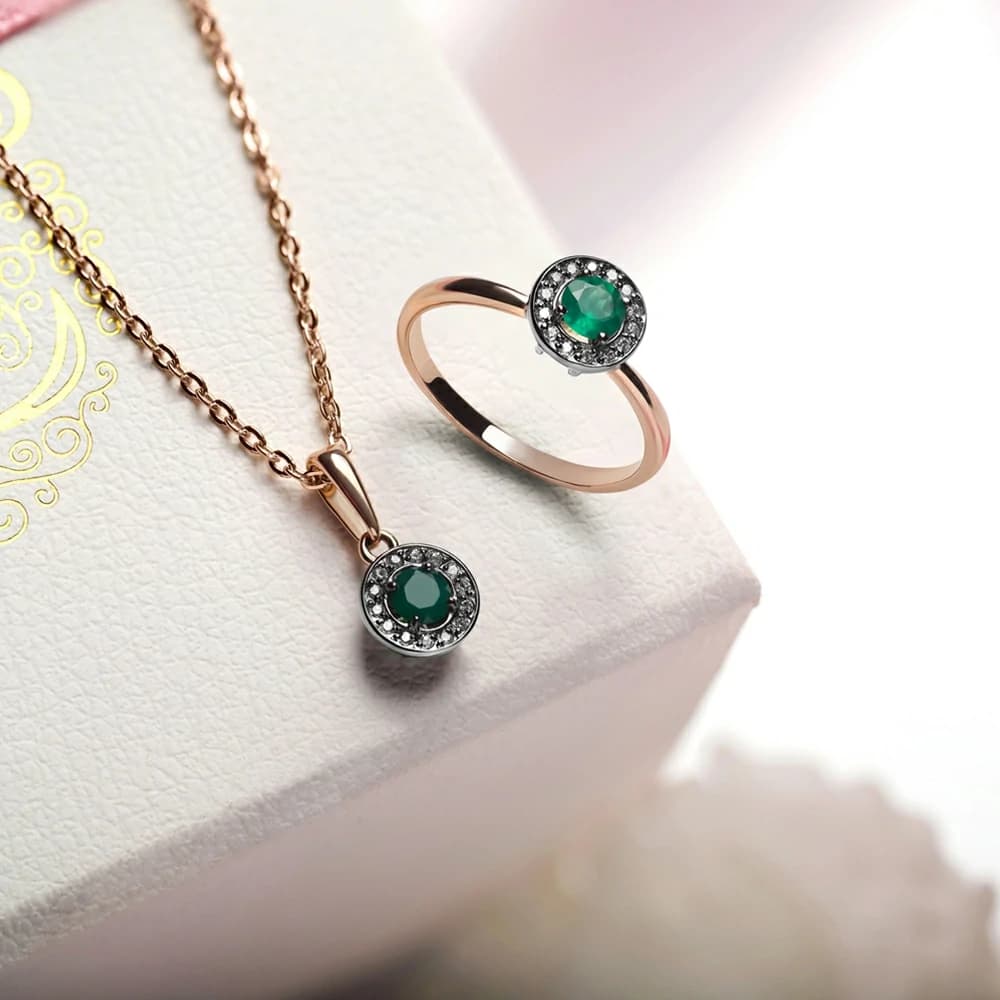 Pearl necklace collection piece 3